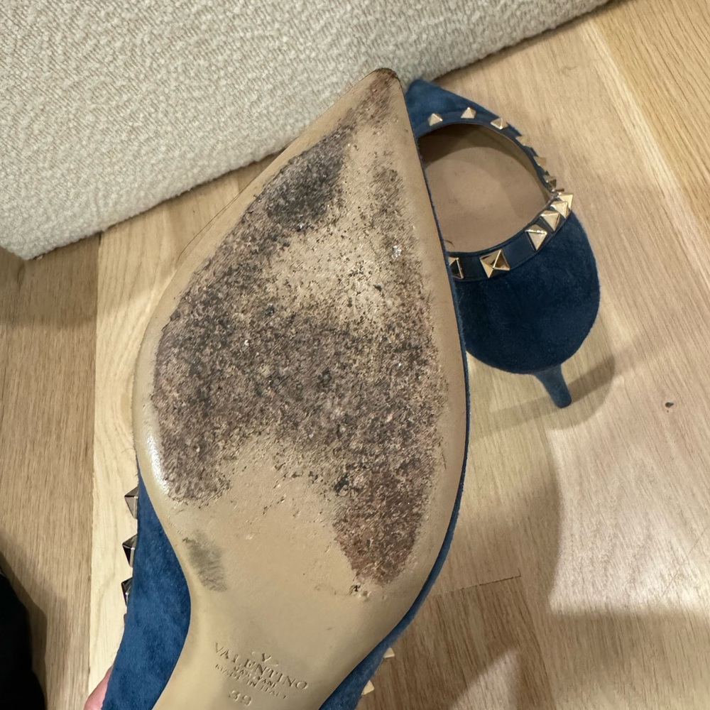 Valentino Garavani Denim Suede Rockstud Heels - Picture 4 of 4